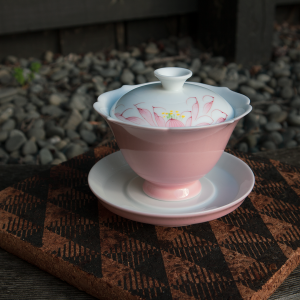 Hand-painted Pink Lotus Jingdezhen Gaiwan 105ml
