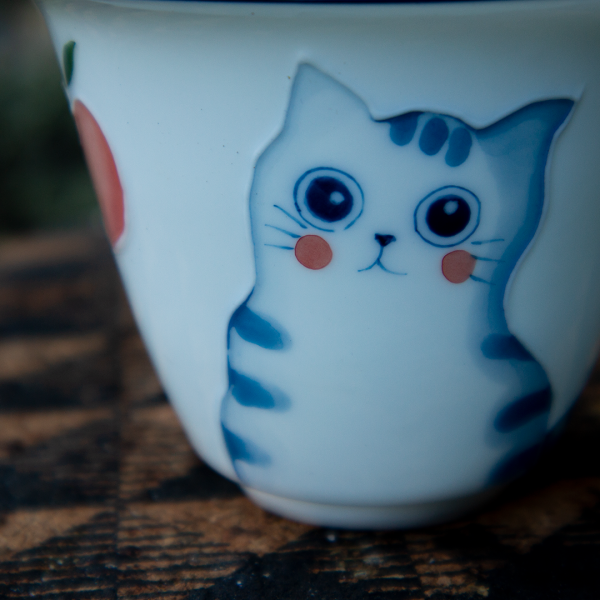 Hand-painted Cat & Peach Jingdezhen Gaiwan 135ml - Image 3